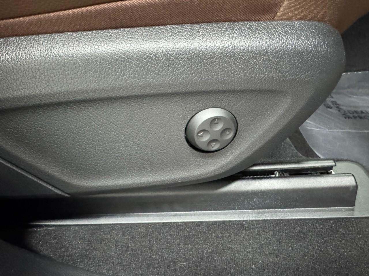 Mercedes-Benz GLE Vehicle Full-screen Gallery Image 20