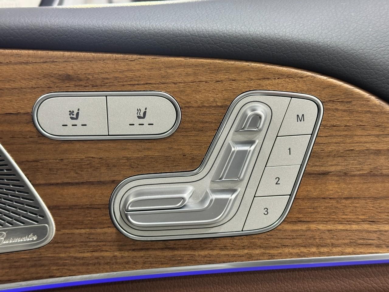 Mercedes-Benz GLE Vehicle Full-screen Gallery Image 21