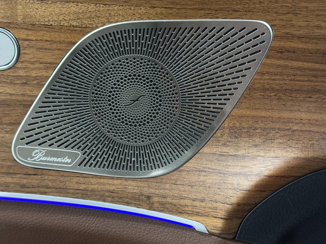 Mercedes-Benz GLE Vehicle Full-screen Gallery Image 24