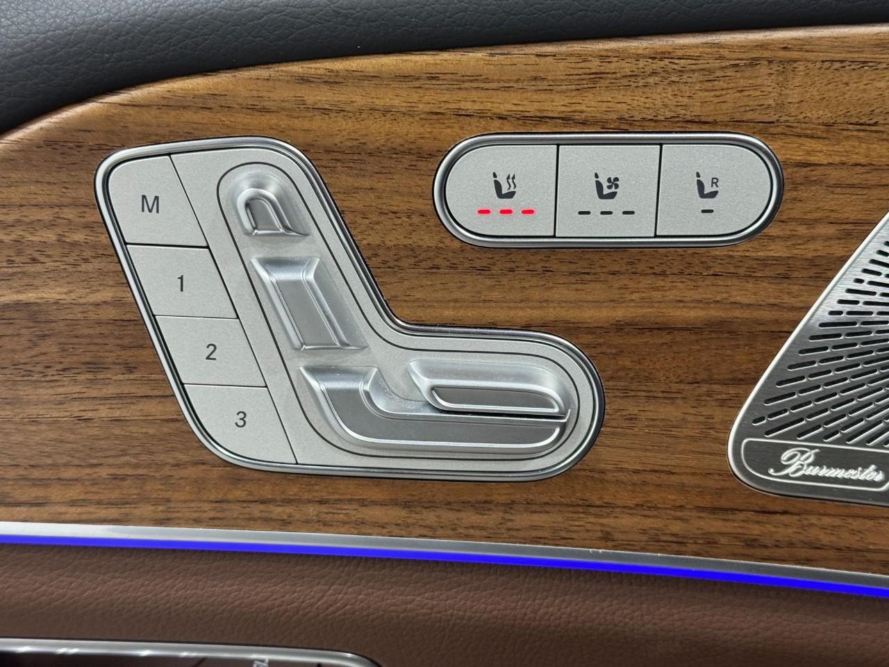 Mercedes-Benz GLE Vehicle Full-screen Gallery Image 25