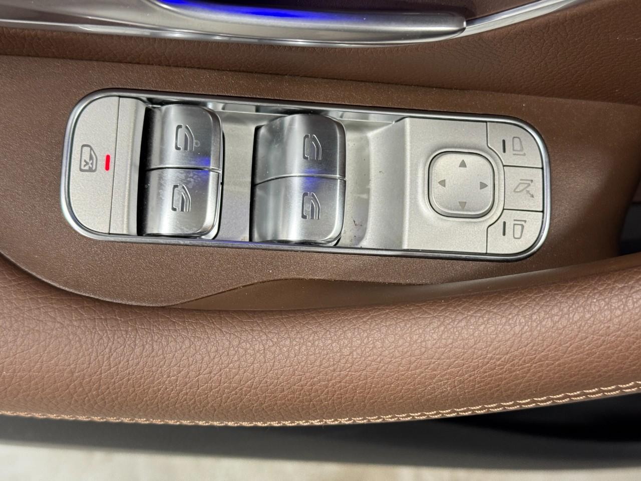 Mercedes-Benz GLE Vehicle Full-screen Gallery Image 27