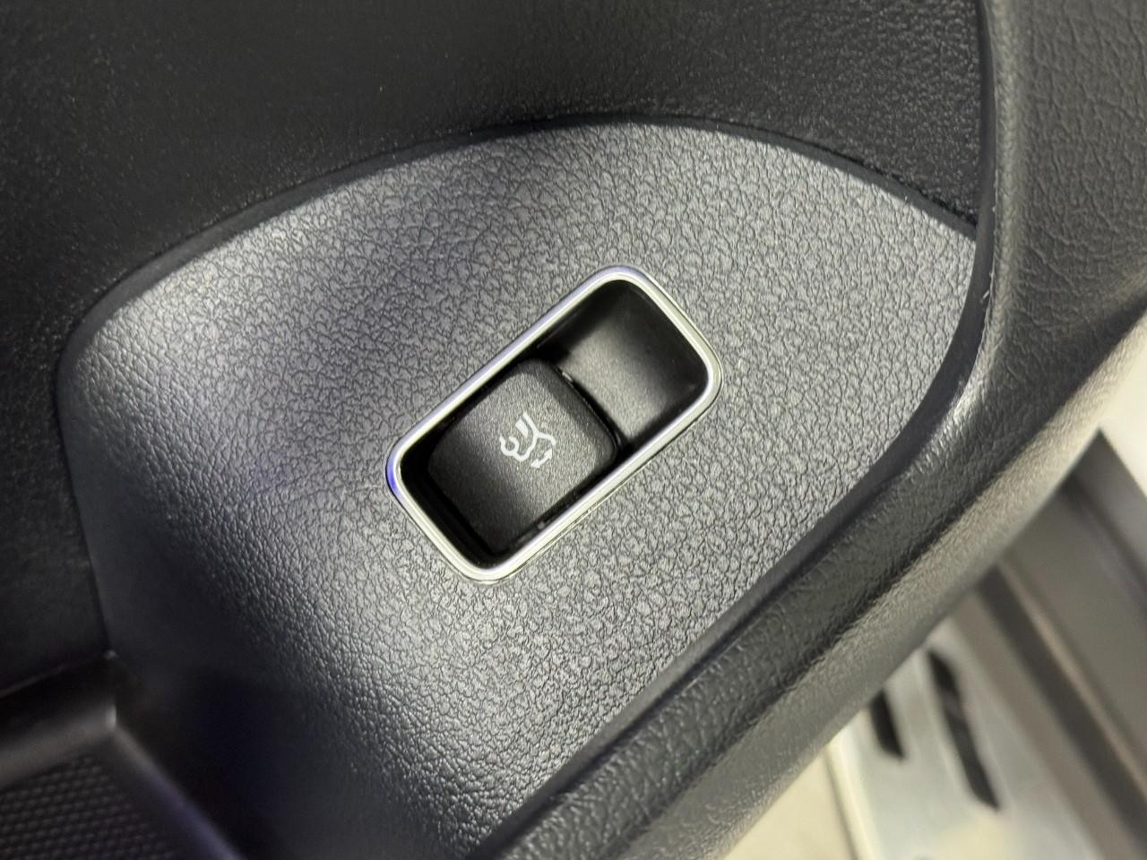 Mercedes-Benz GLE Vehicle Full-screen Gallery Image 28