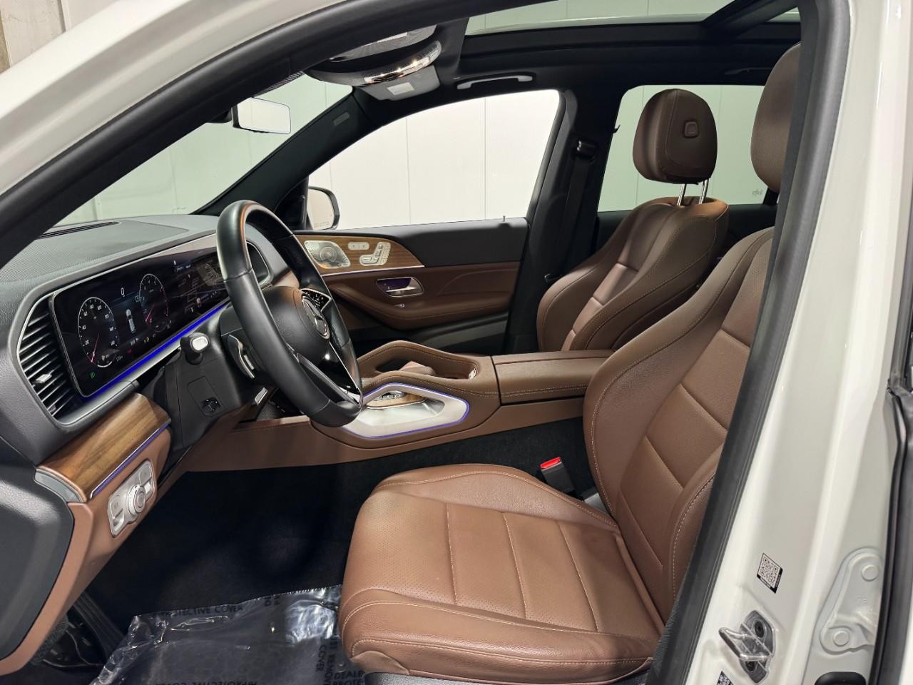 Mercedes-Benz GLE Vehicle Full-screen Gallery Image 29