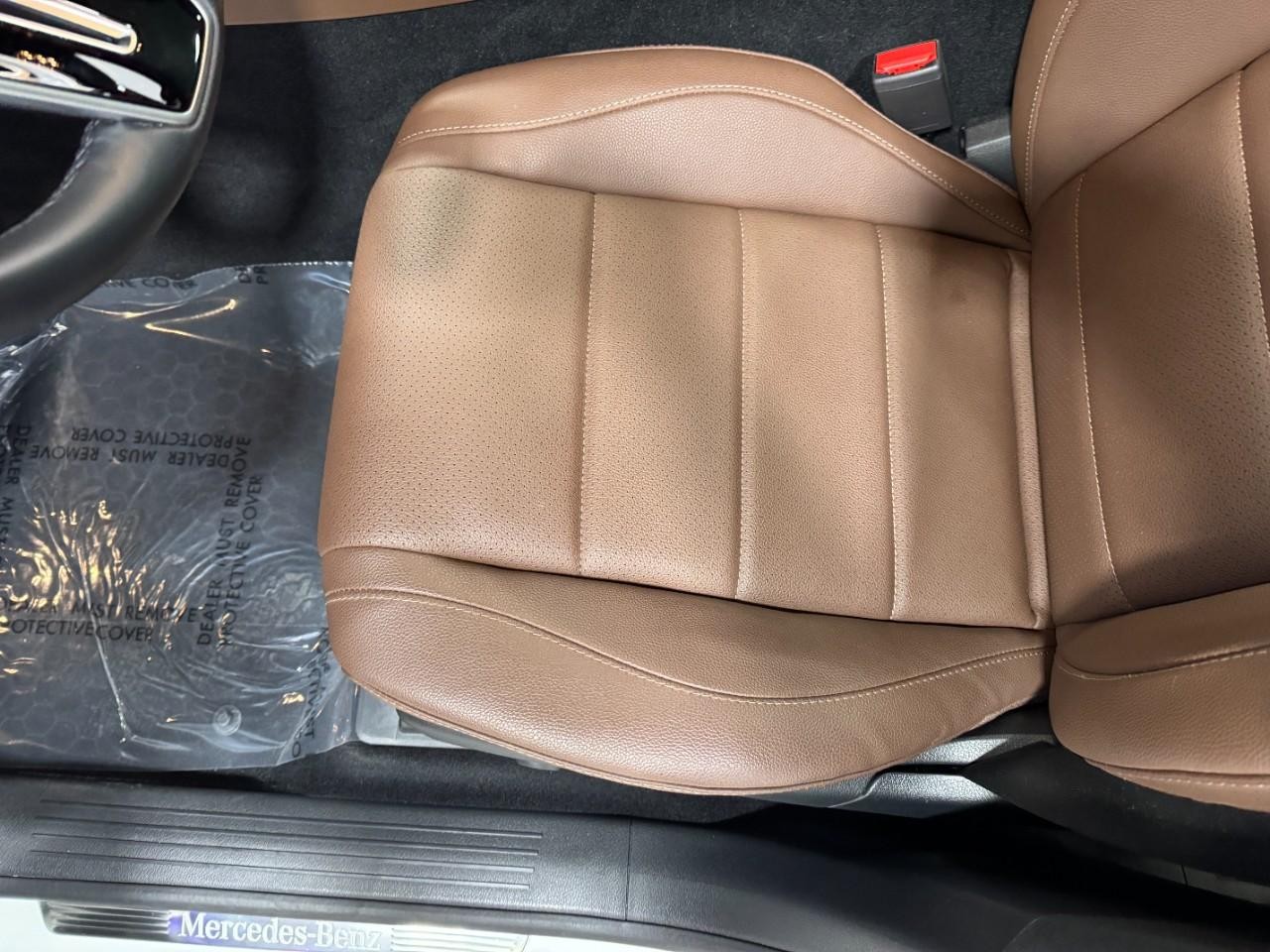 Mercedes-Benz GLE Vehicle Full-screen Gallery Image 30