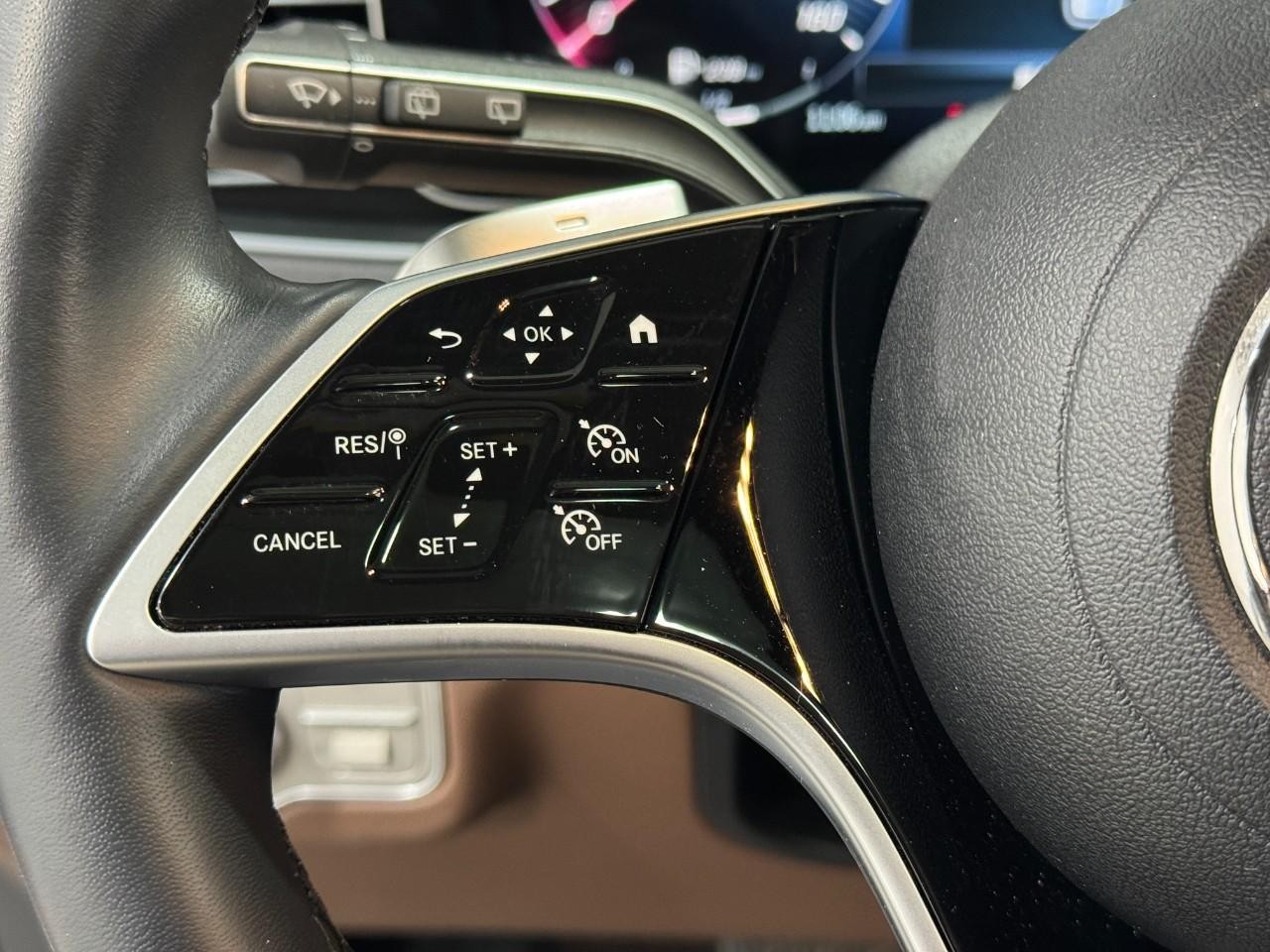 Mercedes-Benz GLE Vehicle Full-screen Gallery Image 33