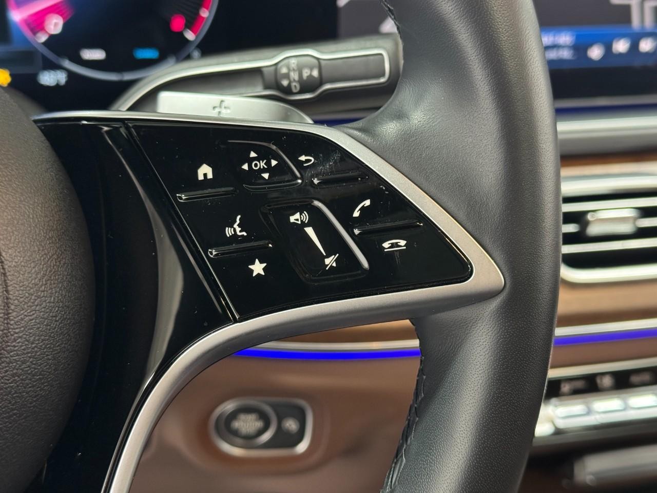 Mercedes-Benz GLE Vehicle Full-screen Gallery Image 34