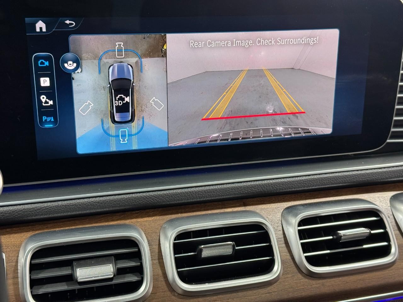 Mercedes-Benz GLE Vehicle Full-screen Gallery Image 37