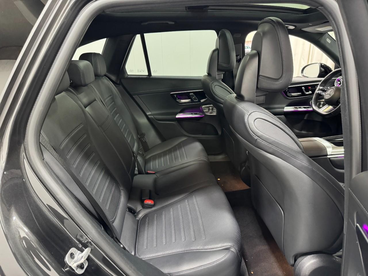 Mercedes-Benz GLC Vehicle Full-screen Gallery Image 10