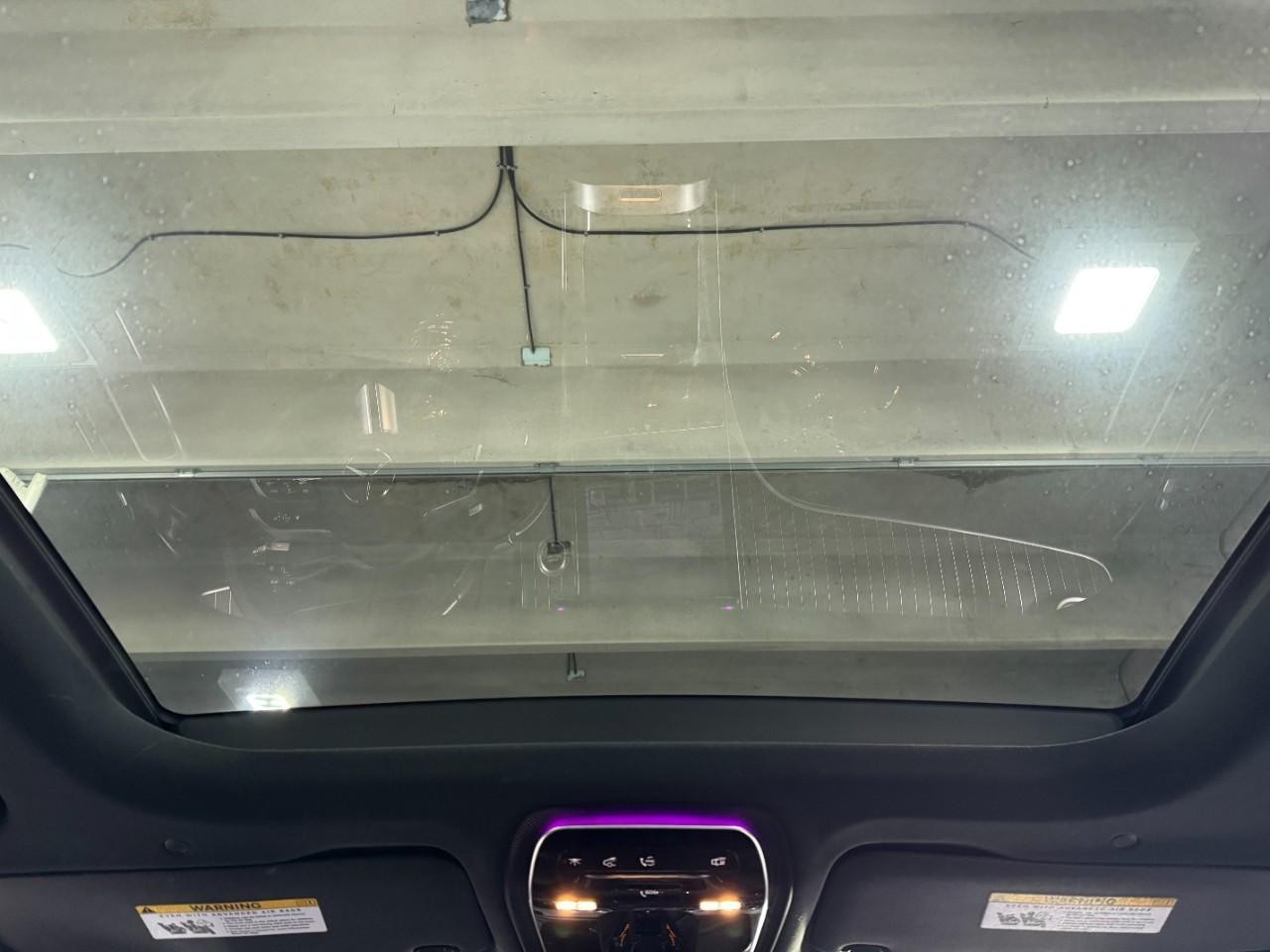 Mercedes-Benz GLC Vehicle Full-screen Gallery Image 11