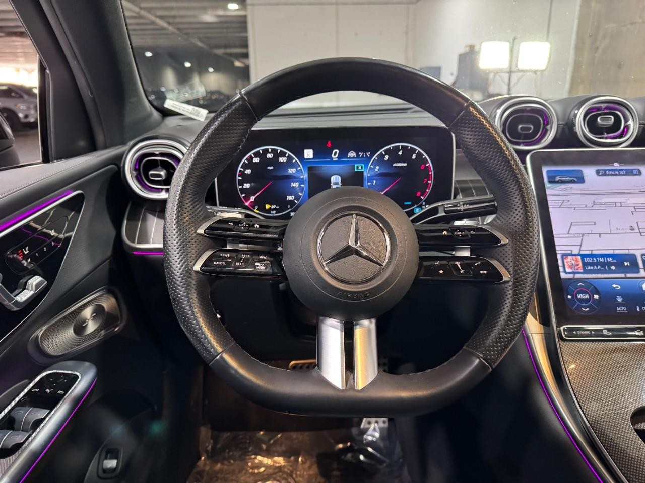 Mercedes-Benz GLC Vehicle Full-screen Gallery Image 13