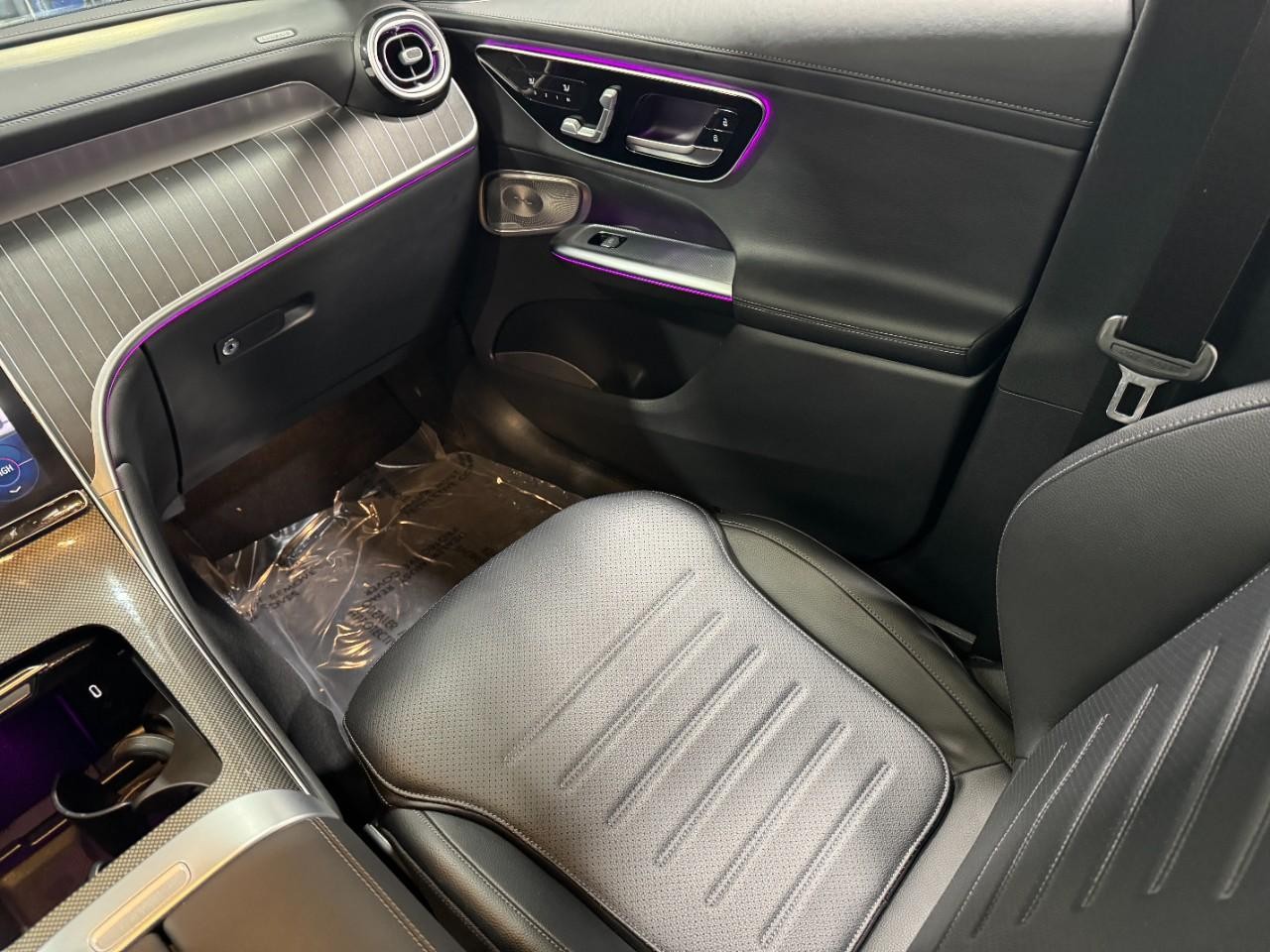 Mercedes-Benz GLC Vehicle Full-screen Gallery Image 15