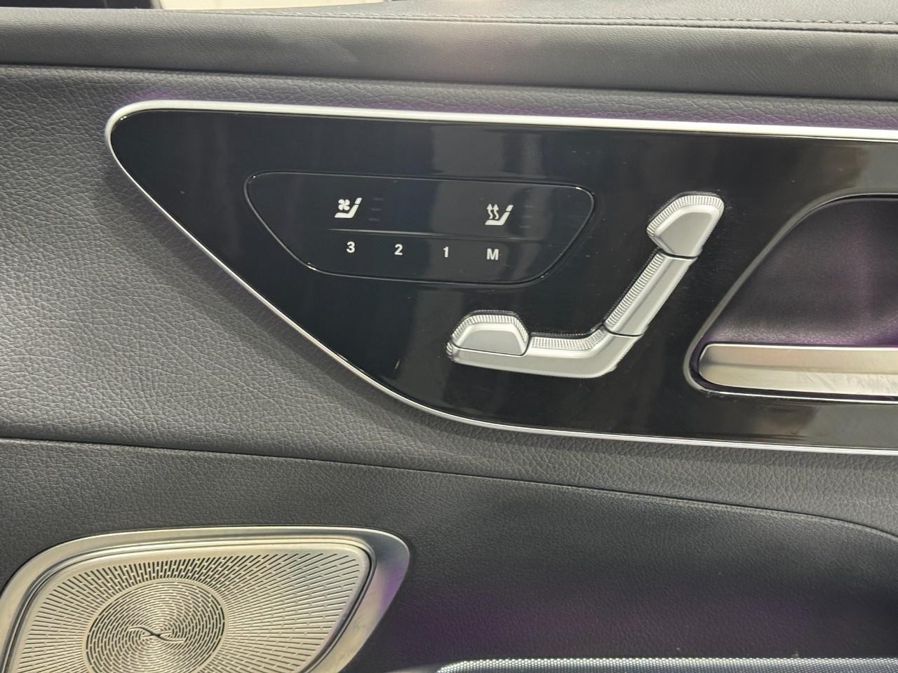 Mercedes-Benz GLC Vehicle Full-screen Gallery Image 19