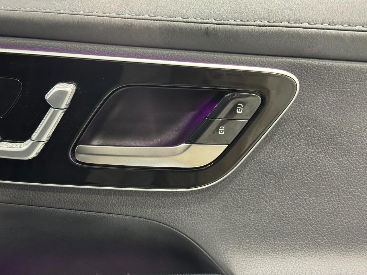 Mercedes-Benz GLC Vehicle Full-screen Gallery Image 20