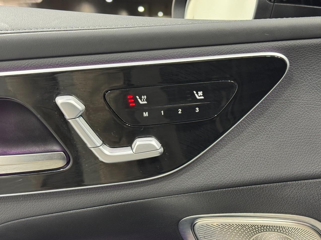 Mercedes-Benz GLC Vehicle Full-screen Gallery Image 22