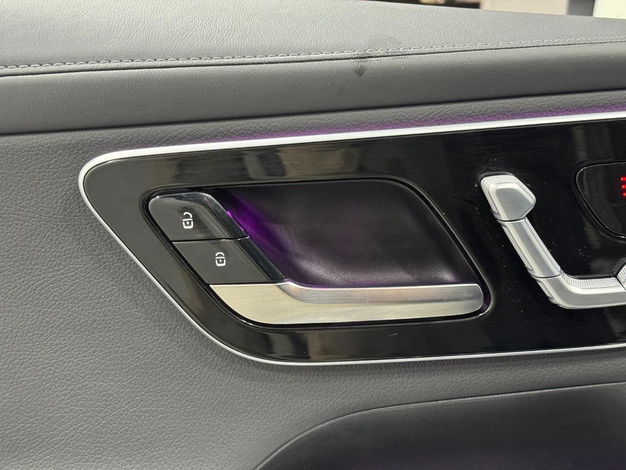 Mercedes-Benz GLC Vehicle Full-screen Gallery Image 23