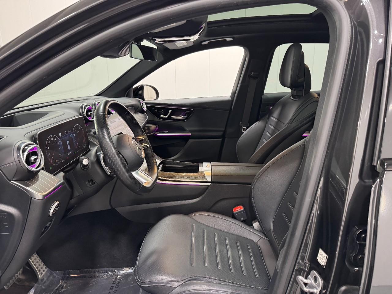 Mercedes-Benz GLC Vehicle Full-screen Gallery Image 27