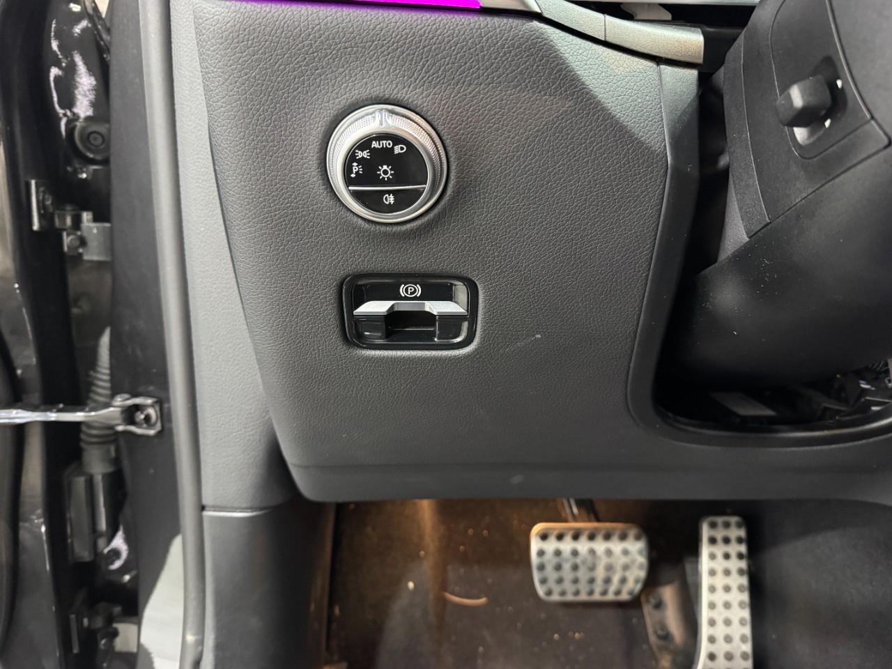 Mercedes-Benz GLC Vehicle Full-screen Gallery Image 30