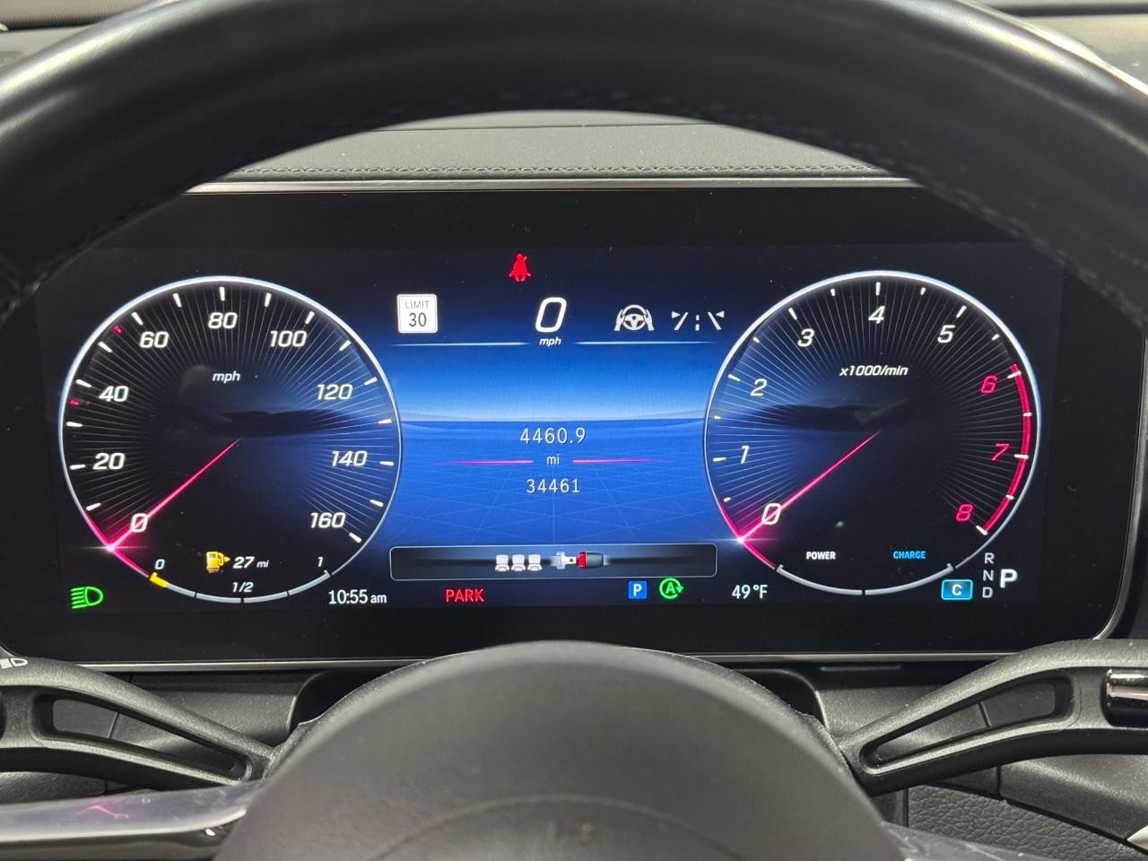 Mercedes-Benz GLC Vehicle Full-screen Gallery Image 33