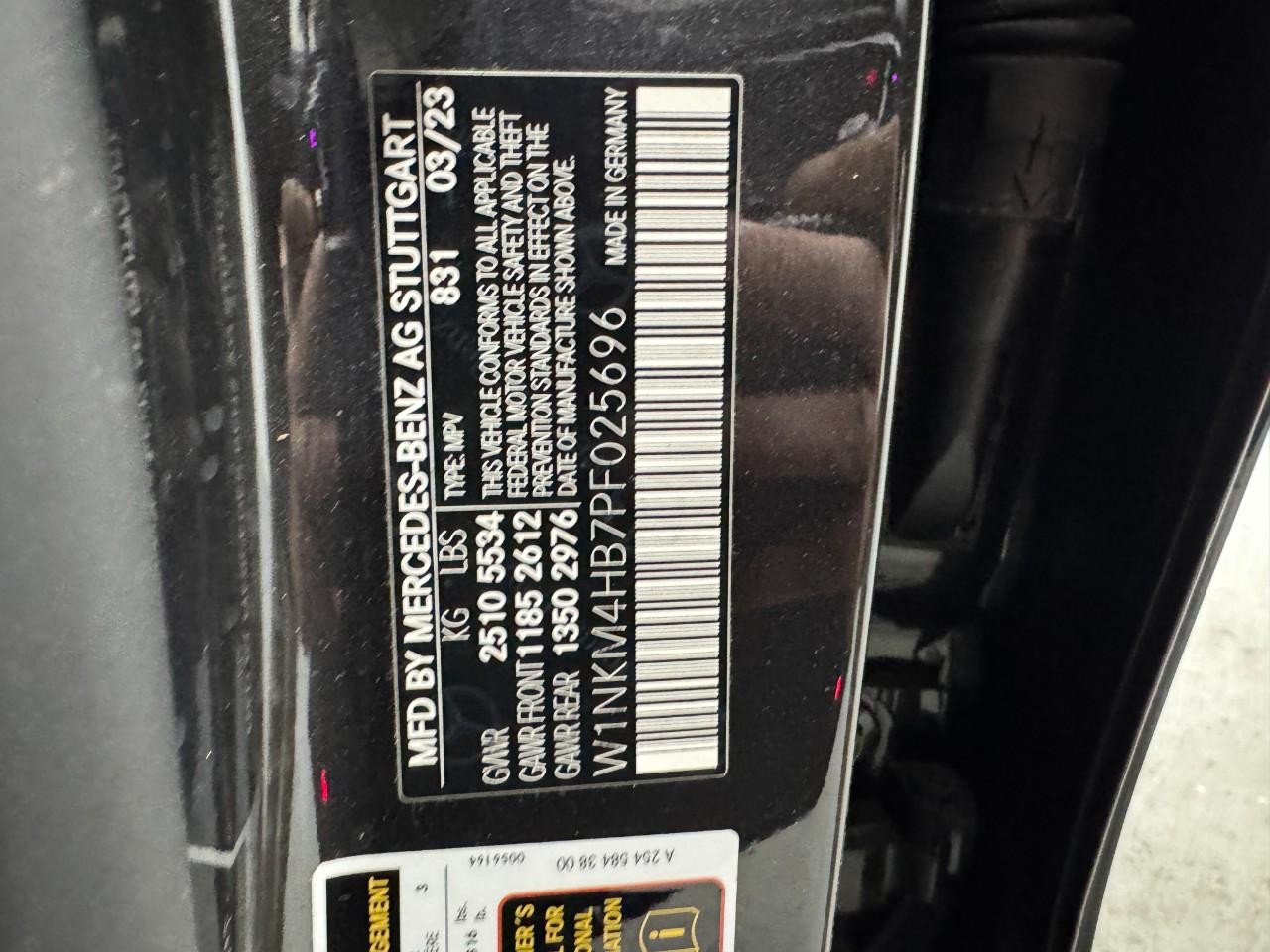 Mercedes-Benz GLC Vehicle Full-screen Gallery Image 36