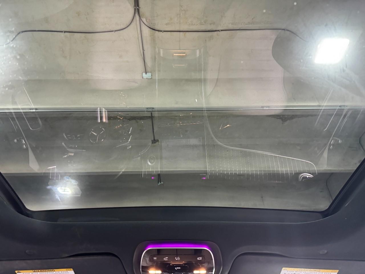 Mercedes-Benz GLC Vehicle Full-screen Gallery Image 11