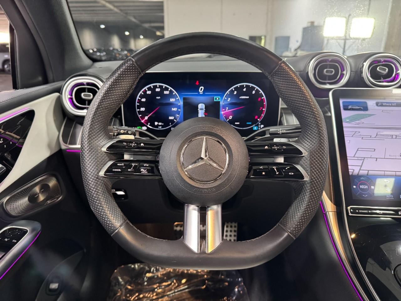 Mercedes-Benz GLC Vehicle Full-screen Gallery Image 13