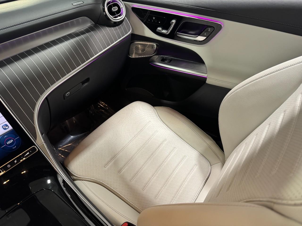 Mercedes-Benz GLC Vehicle Full-screen Gallery Image 15