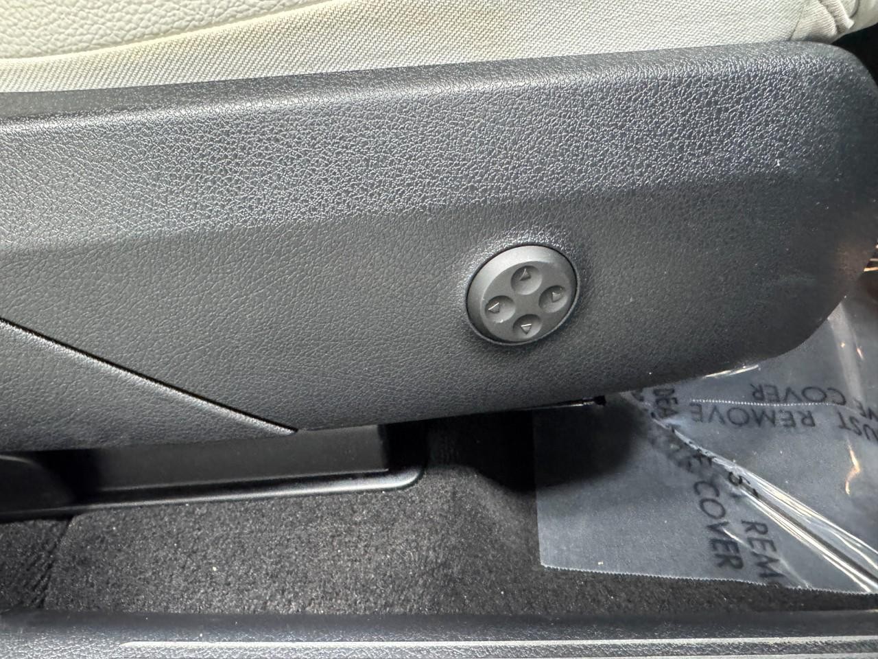 Mercedes-Benz GLC Vehicle Full-screen Gallery Image 18