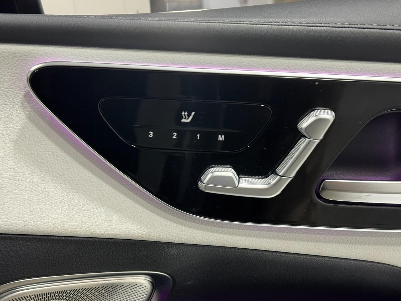 Mercedes-Benz GLC Vehicle Full-screen Gallery Image 19