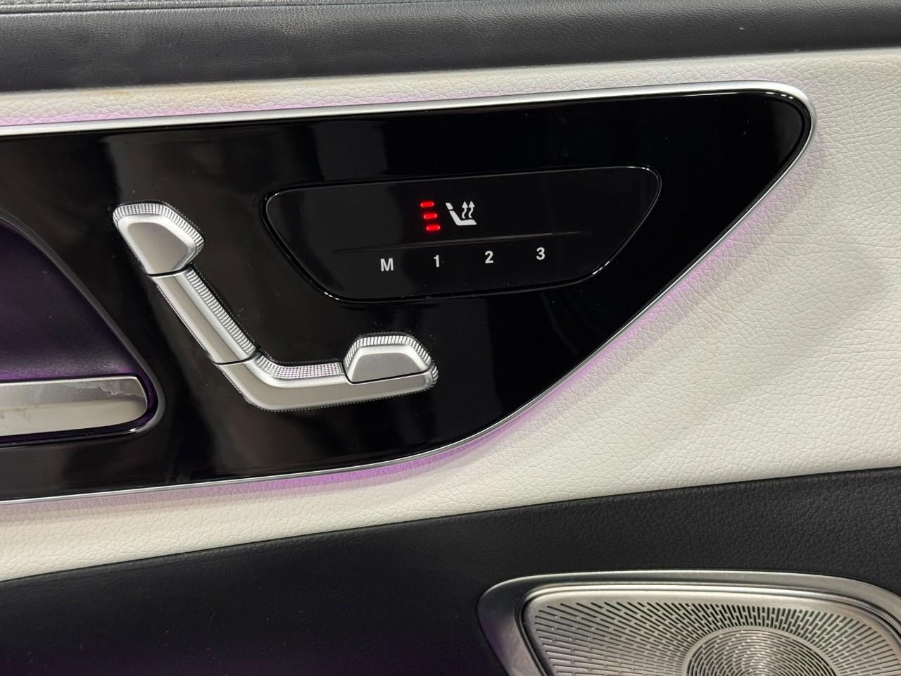 Mercedes-Benz GLC Vehicle Full-screen Gallery Image 22