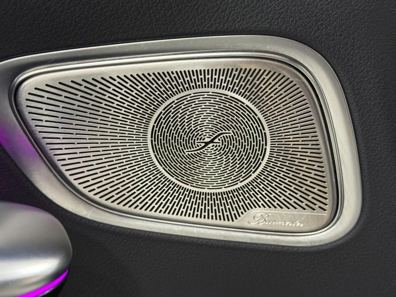 Mercedes-Benz GLC Vehicle Full-screen Gallery Image 25