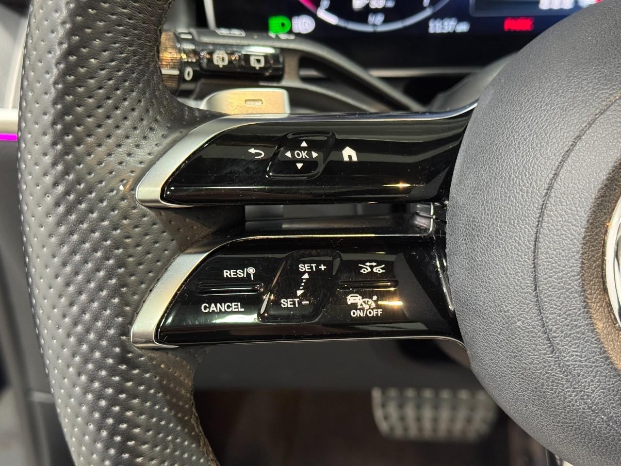 Mercedes-Benz GLC Vehicle Full-screen Gallery Image 31