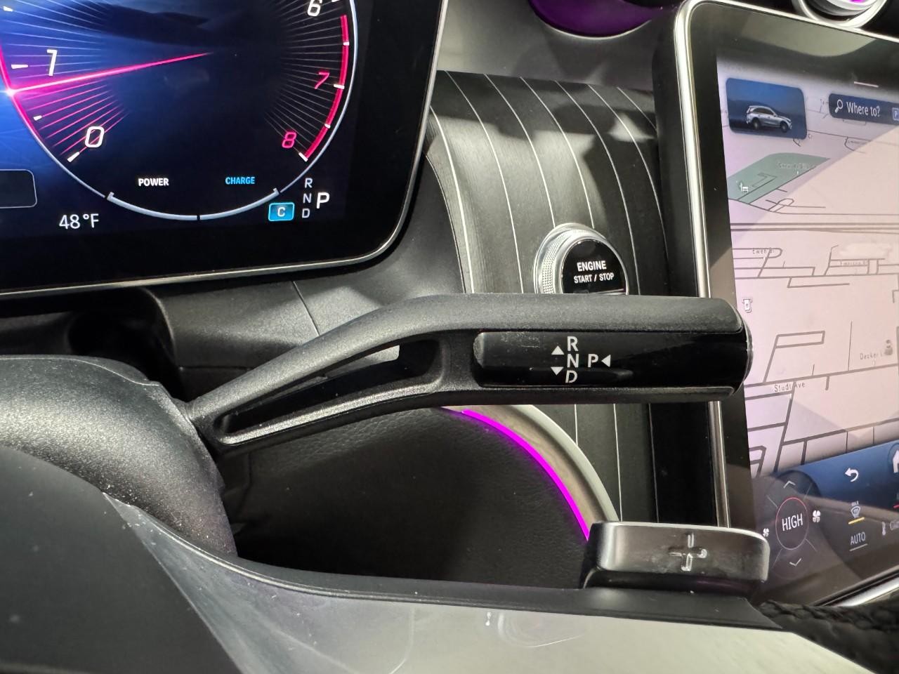 Mercedes-Benz GLC Vehicle Full-screen Gallery Image 34