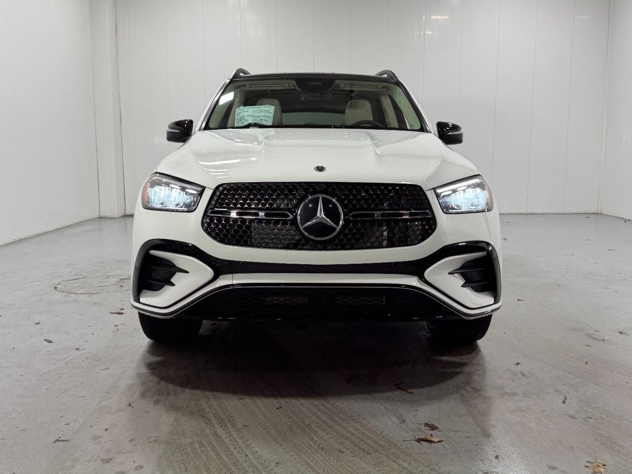 Mercedes-Benz GLE Vehicle Full-screen Gallery Image 7