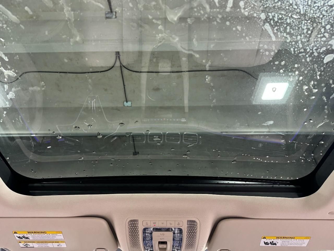 Mercedes-Benz GLE Vehicle Full-screen Gallery Image 11