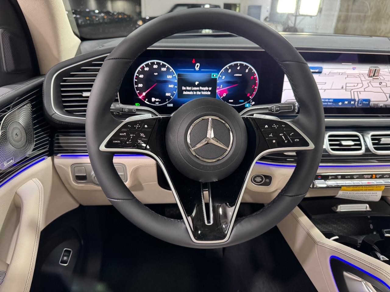 Mercedes-Benz GLE Vehicle Full-screen Gallery Image 13