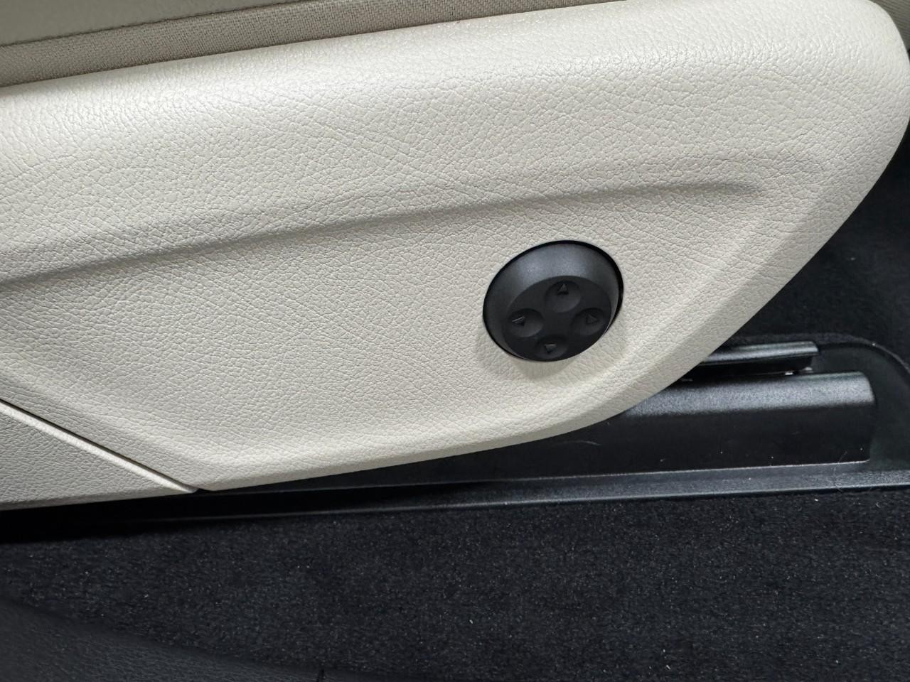 Mercedes-Benz GLE Vehicle Full-screen Gallery Image 20