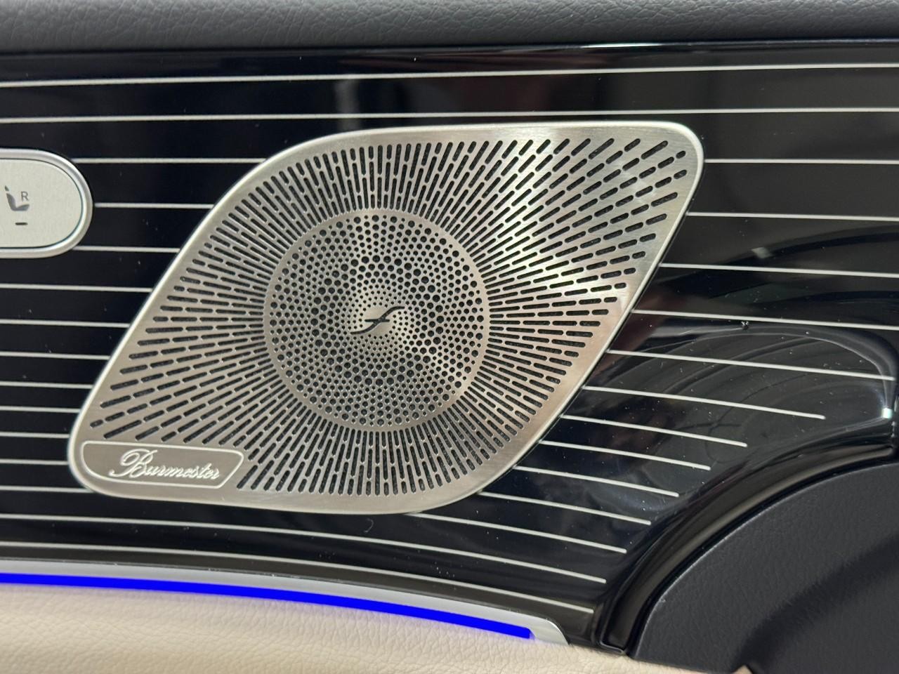 Mercedes-Benz GLE Vehicle Full-screen Gallery Image 24