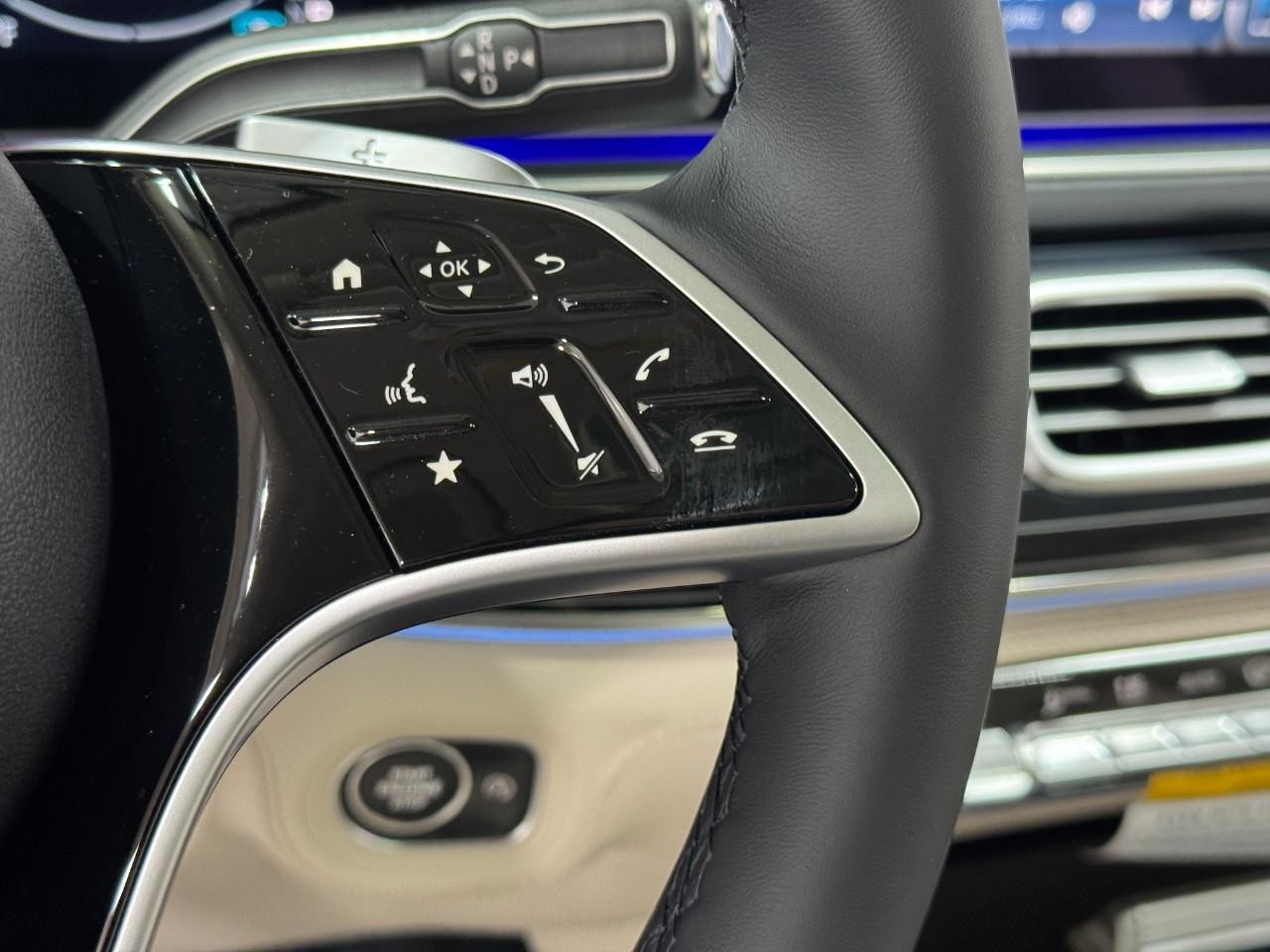 Mercedes-Benz GLE Vehicle Full-screen Gallery Image 34