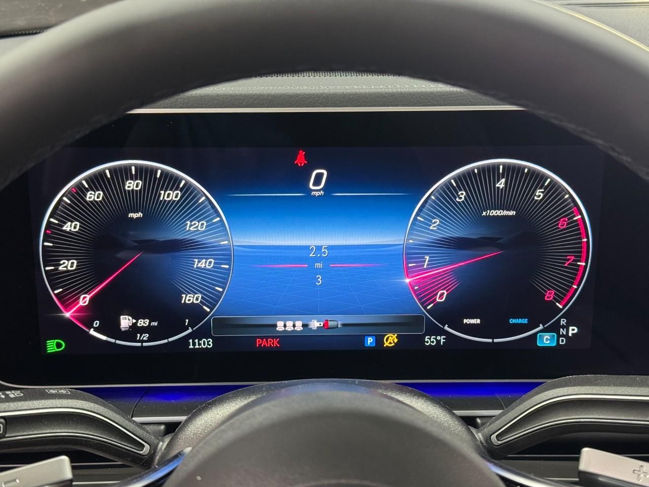 Mercedes-Benz GLE Vehicle Full-screen Gallery Image 35