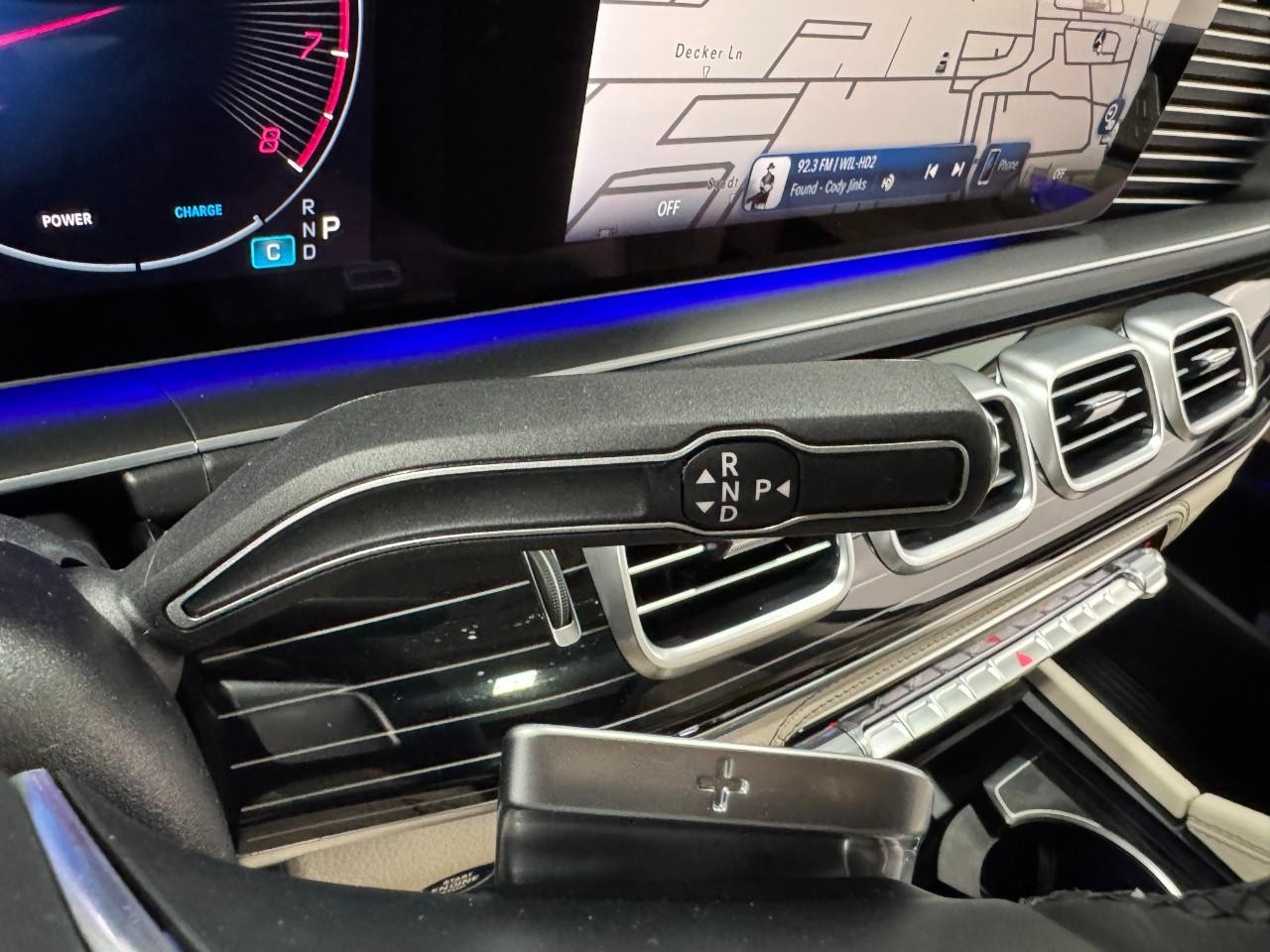 Mercedes-Benz GLE Vehicle Full-screen Gallery Image 36