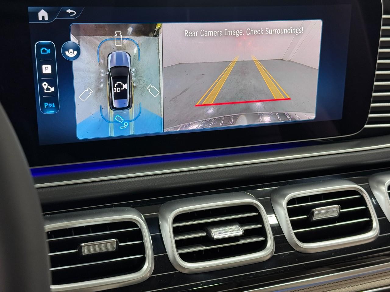 Mercedes-Benz GLE Vehicle Full-screen Gallery Image 37