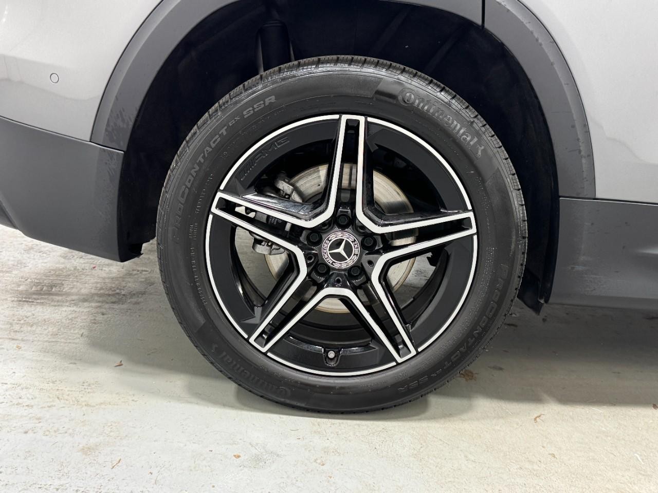 Mercedes-Benz GLB Vehicle Full-screen Gallery Image 5