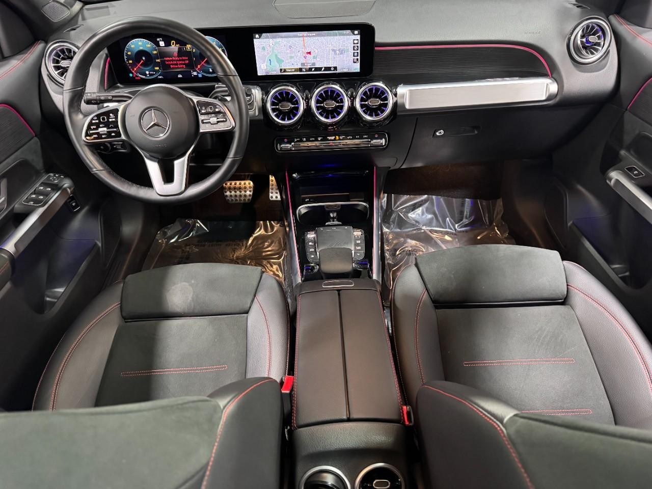 Mercedes-Benz GLB Vehicle Full-screen Gallery Image 12