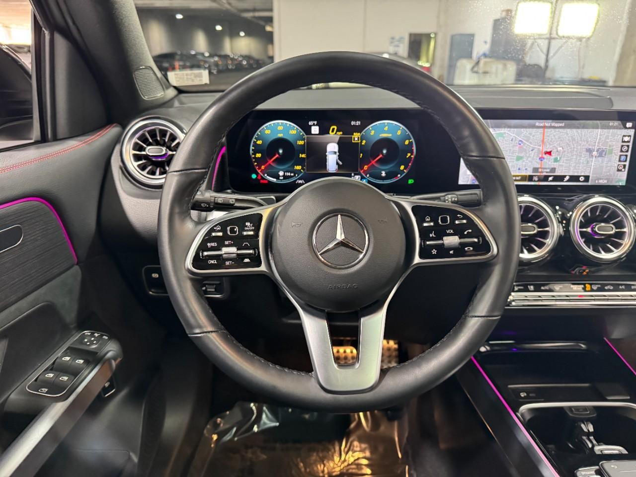 Mercedes-Benz GLB Vehicle Full-screen Gallery Image 13