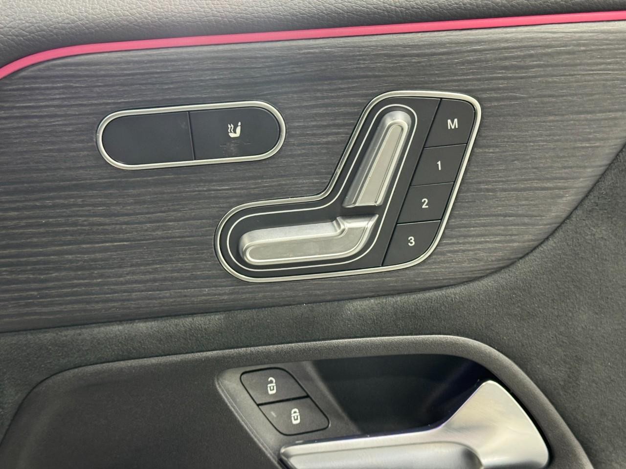 Mercedes-Benz GLB Vehicle Full-screen Gallery Image 20