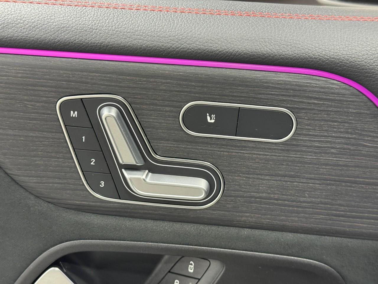 Mercedes-Benz GLB Vehicle Full-screen Gallery Image 23