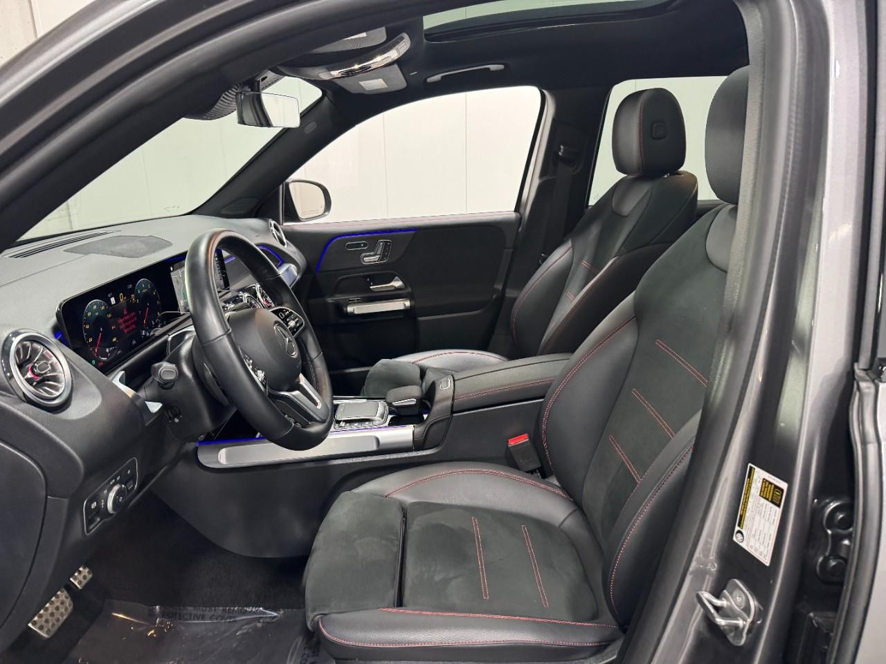 Mercedes-Benz GLB Vehicle Full-screen Gallery Image 27