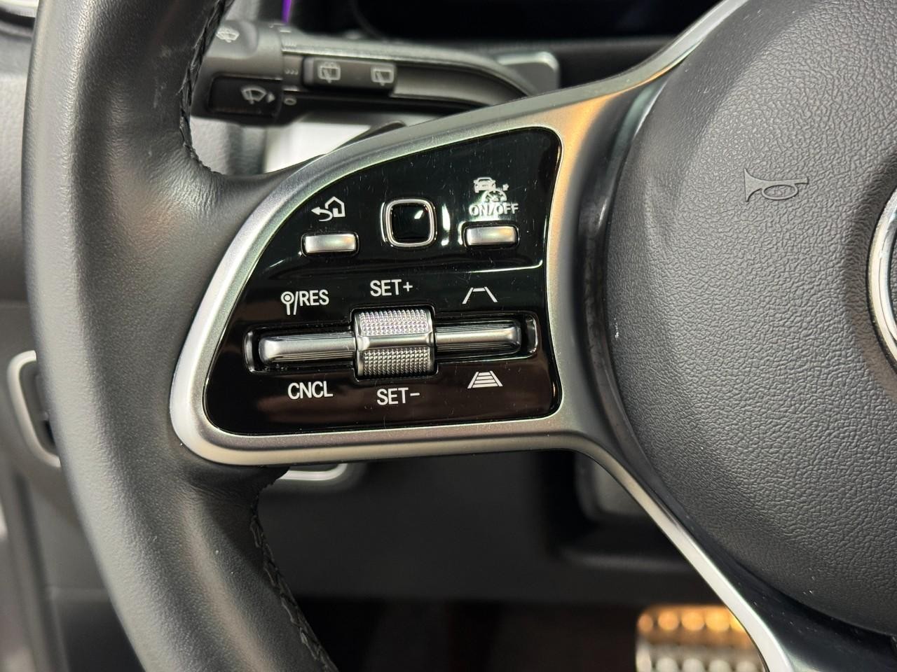 Mercedes-Benz GLB Vehicle Full-screen Gallery Image 31