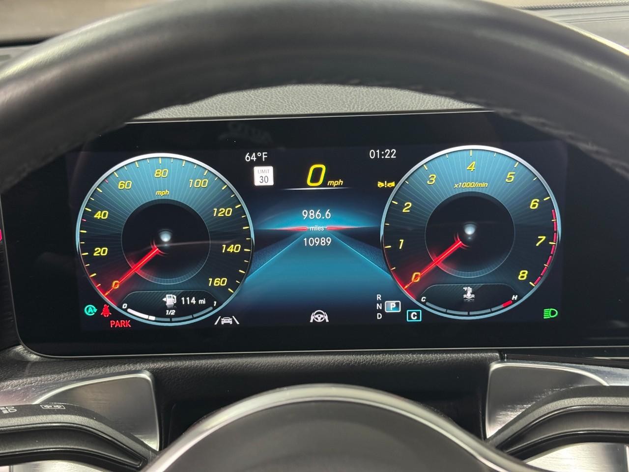 Mercedes-Benz GLB Vehicle Full-screen Gallery Image 33