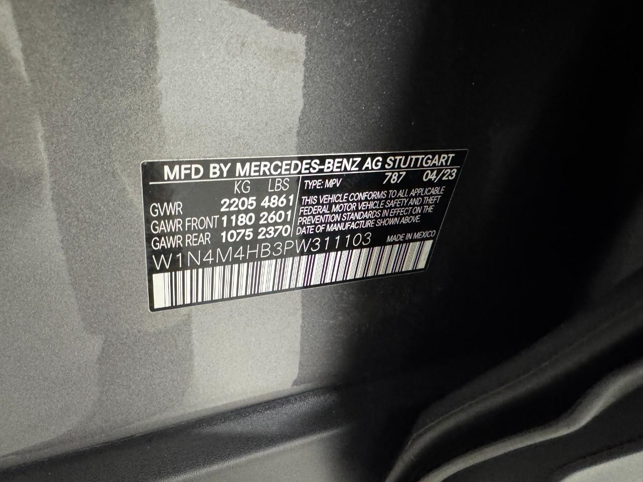 Mercedes-Benz GLB Vehicle Full-screen Gallery Image 36